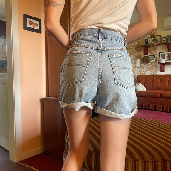 90s Road Runner Lightwash high waisted 100% cotton denim jean shorts! - Picture 7 of 12